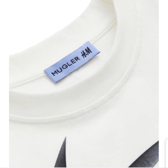 MUGLER × H&M ~Printed Logo Star
Motif Graphic Tee (NWT) - Picture 5 of 8